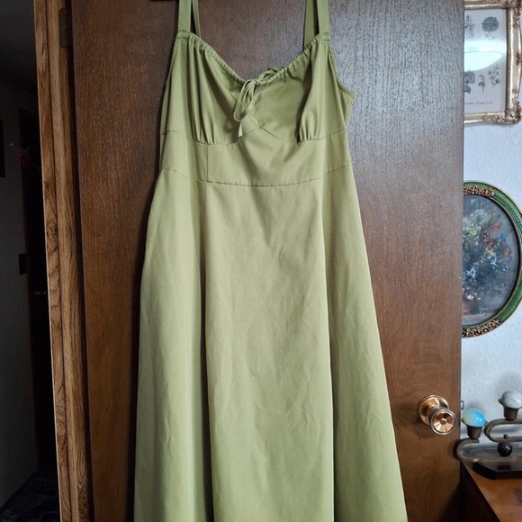 Dresses & Skirts - Elegant Green Women's Dress
